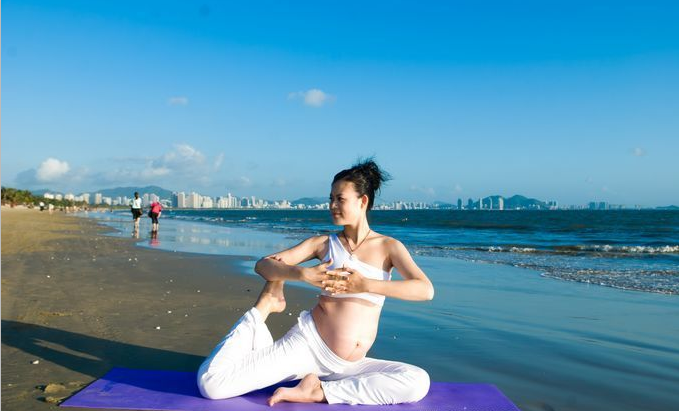 孕婦泡完溫泉做個(gè)瑜伽也不錯(cuò)